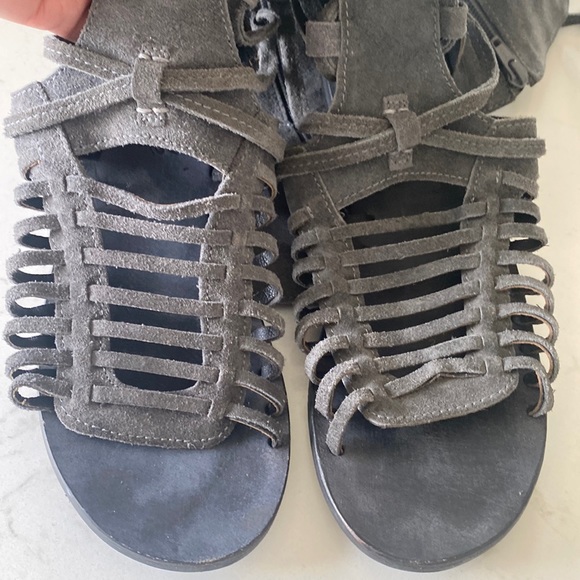 Free People Charcoal Grey Suede
Bohemian Sun Seeker Sandals Size 37 EUC - Picture 6 of 13